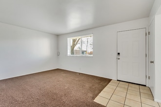 2111 E 3300 S, Unit Apt B in Salt Lake City, UT - Foto de edificio - Building Photo