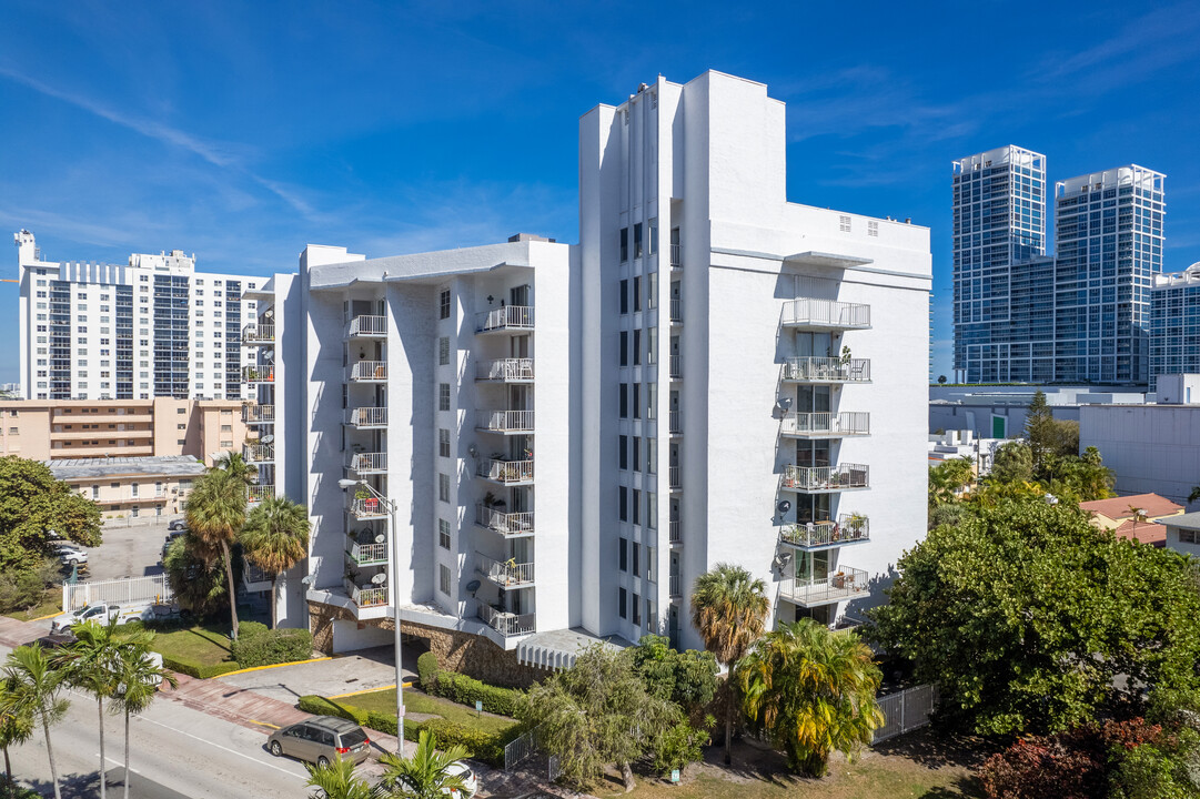 Boston Plaza Condominium in Miami Beach, FL - Building Photo