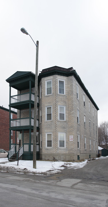 164 Summer St in Pittsfield, MA - Building Photo