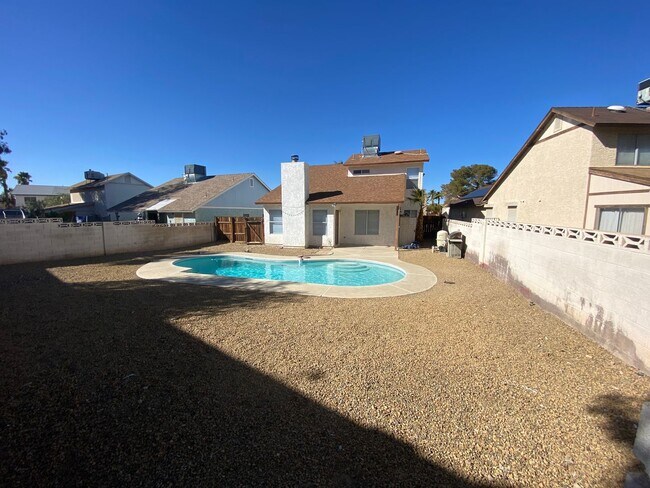 155 Spinnaker Dr in Henderson, NV - Foto de edificio - Building Photo