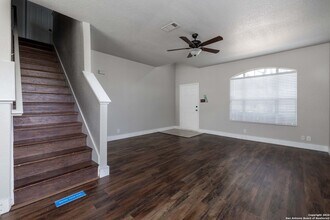 9103 Tezel Ct in San Antonio, TX - Foto de edificio - Building Photo