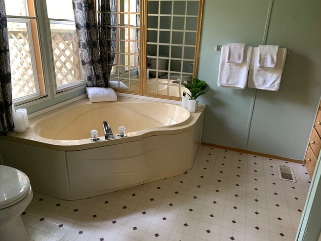 77 Goldmont St in Black Mountain, NC - Building Photo - Building Photo