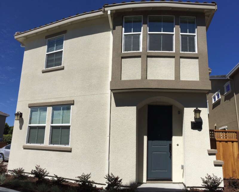 910 Montage Cir in East Palo Alto, CA - Foto de edificio