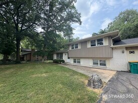 16 Longwood Dr in Joliet, IL - Building Photo