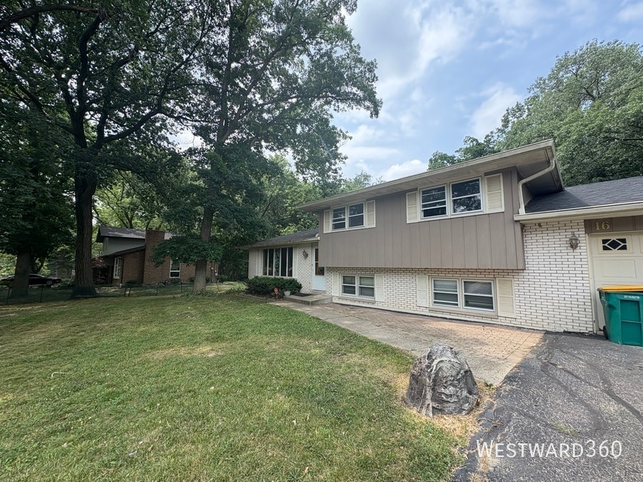 16 Longwood Dr in Joliet, IL - Building Photo