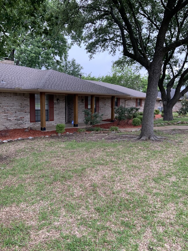 property at 2800 Shoreline Dr
