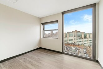 1921 W Harrison St in Chicago, IL - Foto de edificio - Building Photo