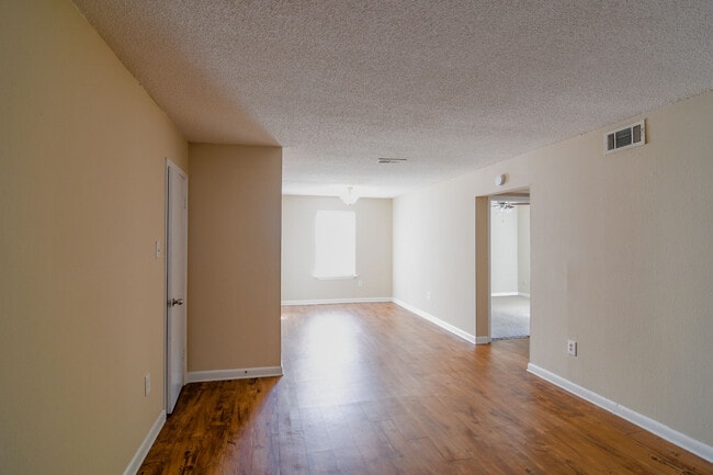 Westgate in Ocean Springs, MS - Foto de edificio - Building Photo