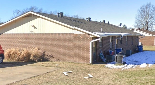 904 SE H St in Bentonville, AR - Building Photo - Building Photo