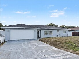 7658 Laurel Valley Rd in Ft. Myers, FL - Building Photo