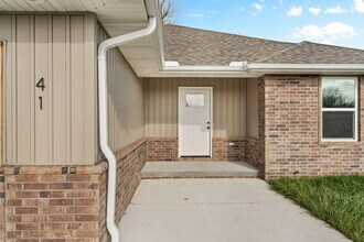41 Whitley Ln in Monett, MO - Building Photo - Building Photo