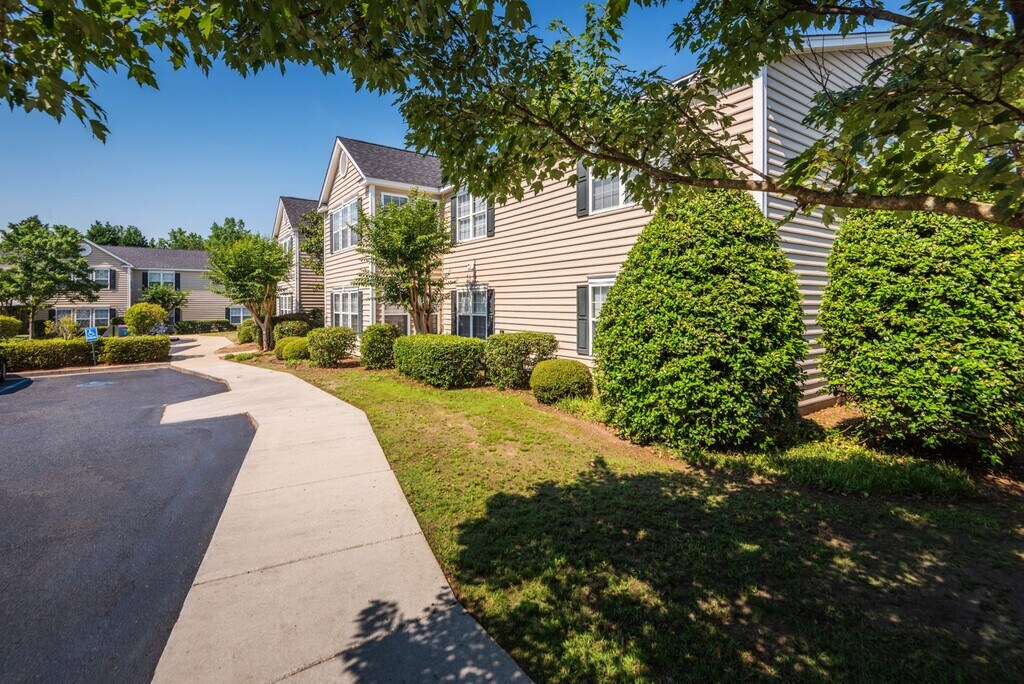 Basswood Apartment Homes Florence, SC Apartments