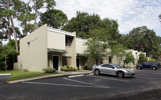 Grand Oaks Condominiums Apartments