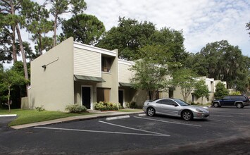 Grand Oaks Condominiums in Bradenton, FL - Building Photo - Building Photo