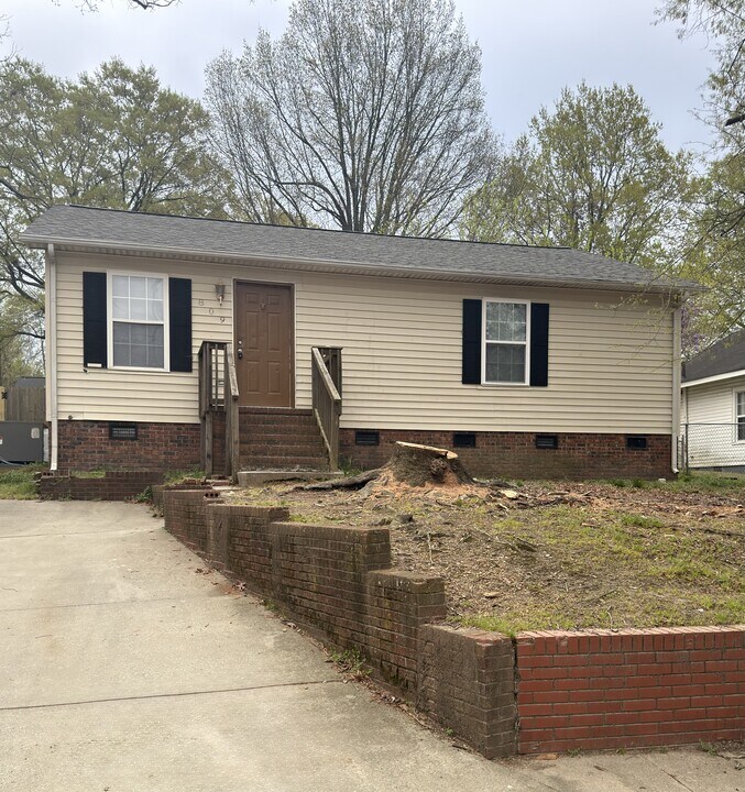 809 Woodbury St in High Point, NC - Building Photo