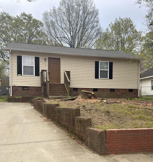 property at 809 Woodbury St