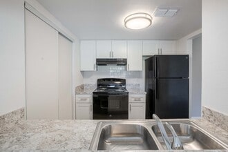 Mirador at Woodside in Kissimmee, FL - Foto de edificio - Building Photo