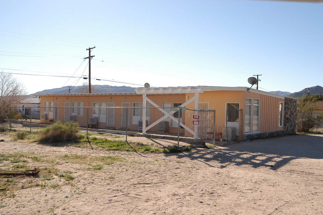 6637 Yucca Ave in Twentynine Palms, CA - Foto de edificio