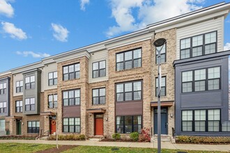 7362 Old Airfield Ln in Falls Church, VA - Foto de edificio - Building Photo