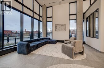 25 Wellington St S in Kitchener, ON - Building Photo - Building Photo