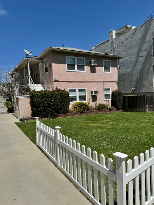 14643 Dickens St in Los Angeles, CA - Building Photo