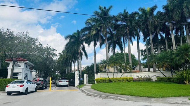 1094 Redwood St in Hollywood, FL - Foto de edificio - Building Photo