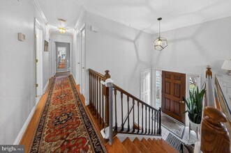 1726 Glastonberry Rd in Rockville, MD - Foto de edificio - Building Photo