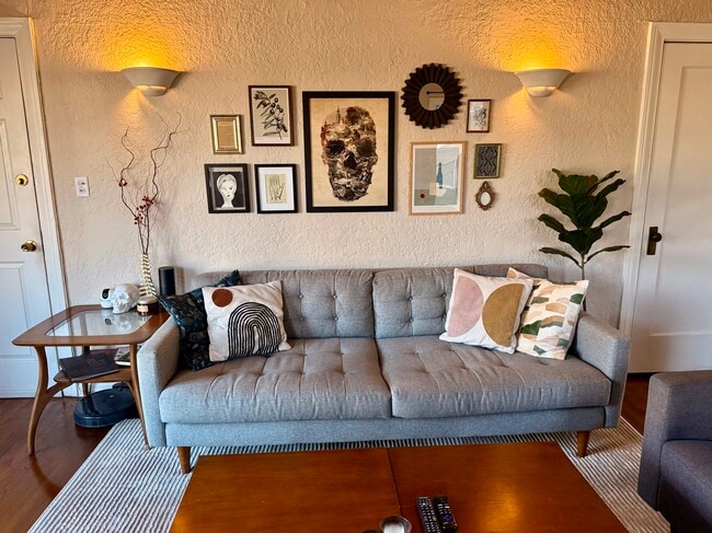 1611 Talmadge St, Unit Upstairs Unit 3 in Los Angeles, CA - Building Photo - Building Photo