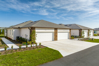 The Oasis at Hunter's Ridge in New Port Richey, FL - Foto de edificio - Building Photo