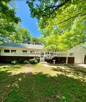 226 SW McClendon Dr in Lee's Summit, MO - Building Photo