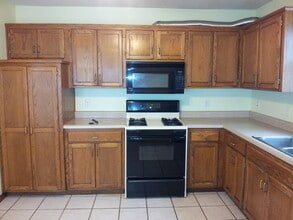 907 Coventry Ct in Warrensburg, MO - Building Photo - Building Photo