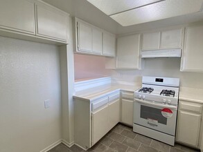 14020 Yukon Avenue, in Hawthorne, CA - Building Photo - Interior Photo