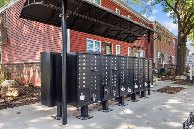 Forest Park Townhomes in Springfield, MO - Foto de edificio - Building Photo