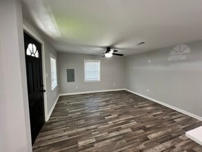 310 N Bank St in Lake Charles, LA - Building Photo - Building Photo