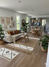 81 NW 44th St in Miami, FL - Foto de edificio - Building Photo