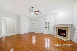 2631 Shady Acres Ct in Houston, TX - Building Photo - Building Photo