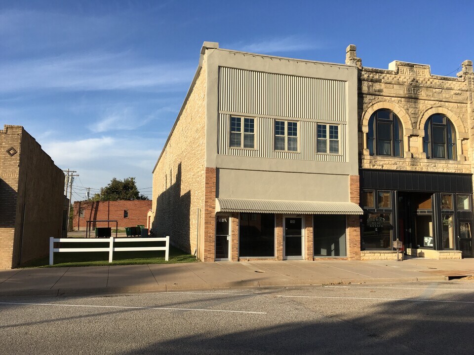 106 W 7th St, Unit 106.5 in Newkirk, OK - Foto de edificio