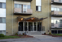 1425 Rosenthal in Ottawa, ON - Building Photo - Building Photo