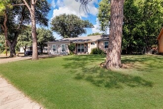 614 Blueberry Ln in Grand Prairie, TX - Building Photo - Building Photo