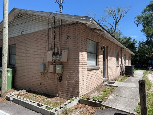 property at 1726 E Idell St
