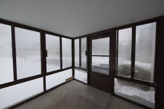 9249 Whitall Ln in Grosse Ile Township, MI - Building Photo - Building Photo