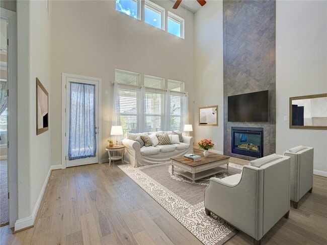 425 Sitlington Ln in Briarcliff, TX - Building Photo - Building Photo