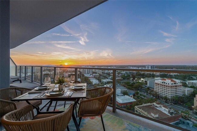 400 Central Ave, Unit 2102 in St. Petersburg, FL - Foto de edificio - Building Photo