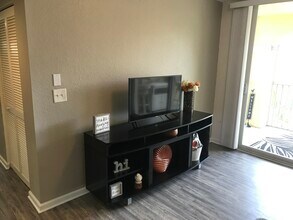 4122 Residence Dr, Unit #123 in Ft. Myers, FL - Foto de edificio - Building Photo