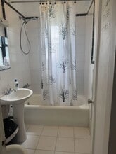 56 Glenwood Ave in Jersey City, NJ - Building Photo - Building Photo
