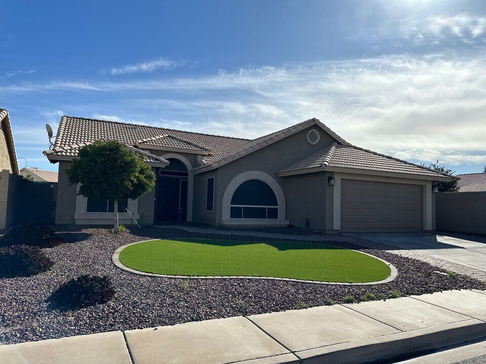 411 N Leoma Ln in Chandler, AZ - Building Photo