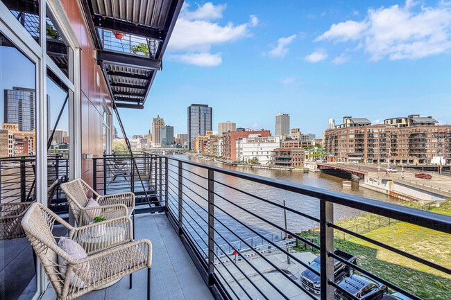 property at 106 W Seeboth St