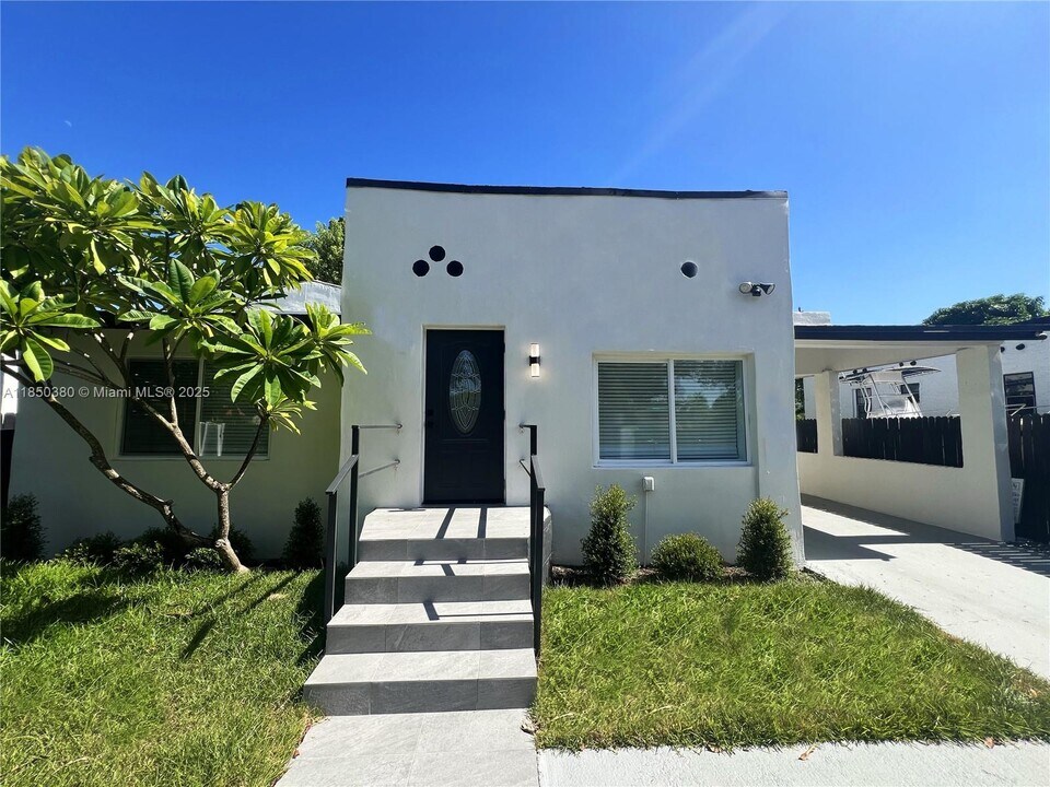 136 NW 47th St in Miami, FL - Building Photo