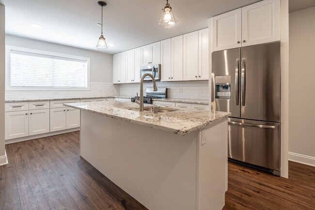 2147 Christian St, Unit #1 in Philadelphia, PA - Building Photo - Building Photo