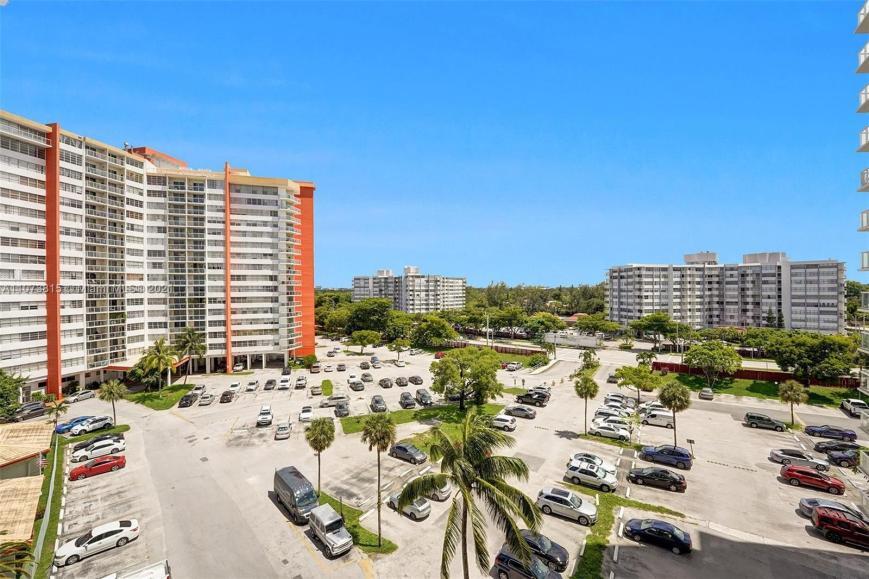 1301 NE Miami Gardens Dr in North Miami, FL - Building Photo
